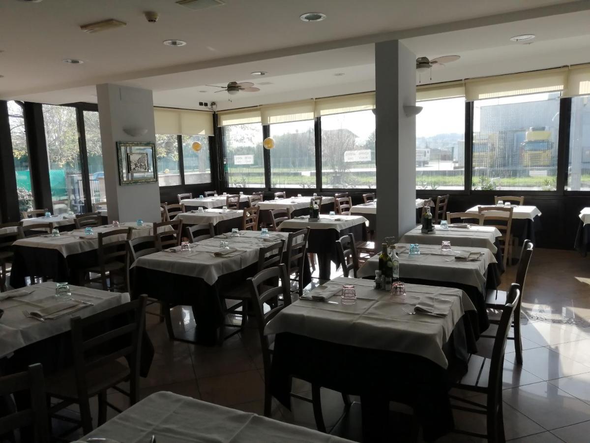 Sestosenso Food Drink Sleep Ristorante Pizzeria Alloggi Cesena Eksteriør bilde